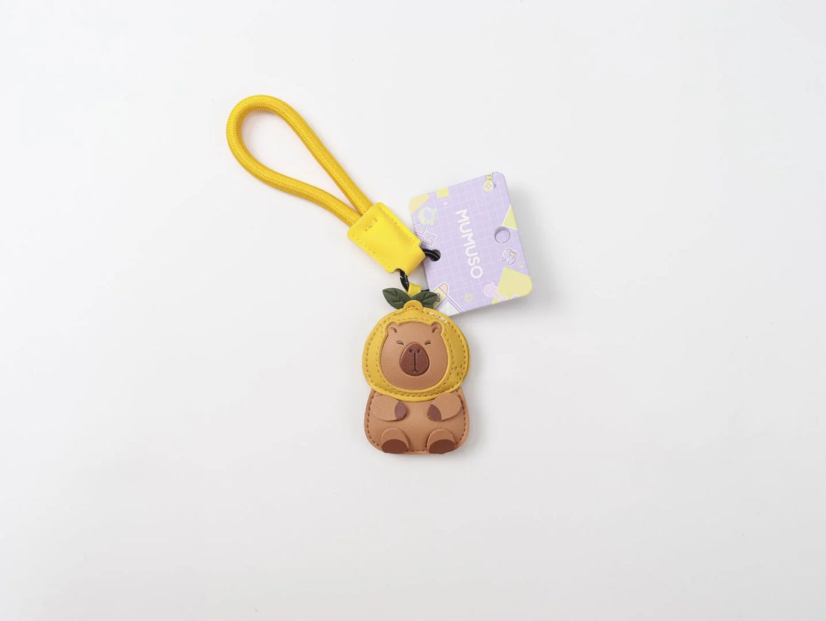 Capybara Taschenanhänger in Gelb und Braun mit Schlaufe