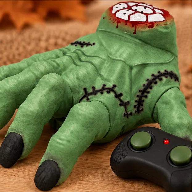 Detailansicht der grünen Monsterhand mit Narben