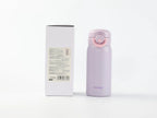 Verpackte Macaron Isolierflasche in Lila mit Produktinformationen