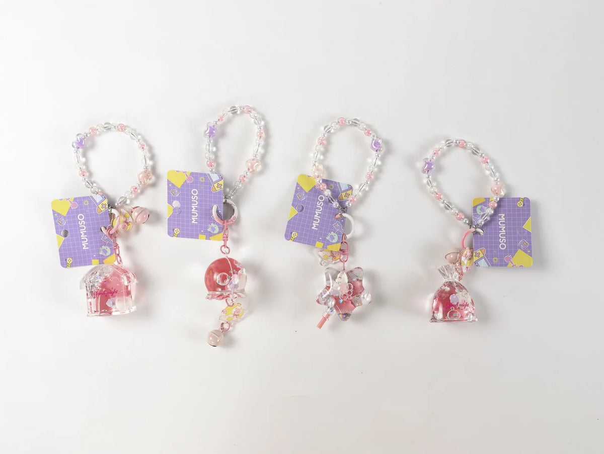 Sweet-Dream-Serie Taschenanhänger in verschiedenen Designs auf weißem Hintergrund