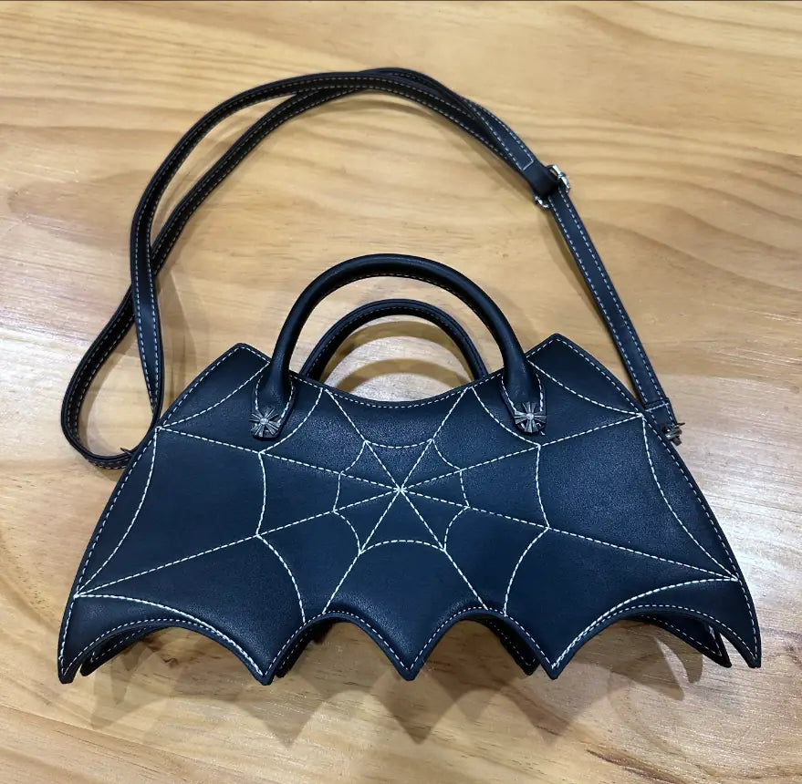 Gothic Handtasche in Fledermausform