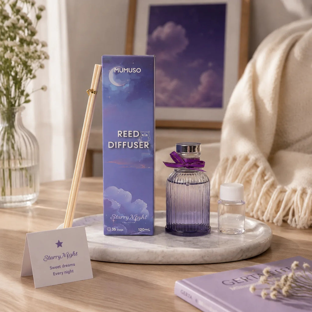 Starry-Night-Raumduft-Diffuser in Lila, 120 ml, mit Duftstäbchen und Nachfüllflasche in einer Wohnszene