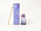 Starry-Night-Raumduft-Diffuser in Lila, 120 ml, mit Duftstäbchen und Nachfüllflasche vor weißem Hintergrund