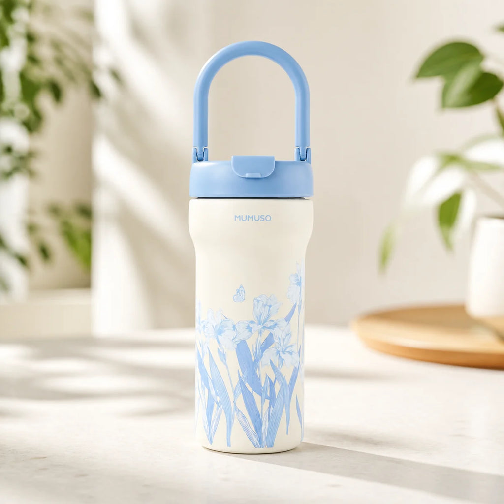 Florale Isolierflasche mit blauem Tragegriff als Produktansicht