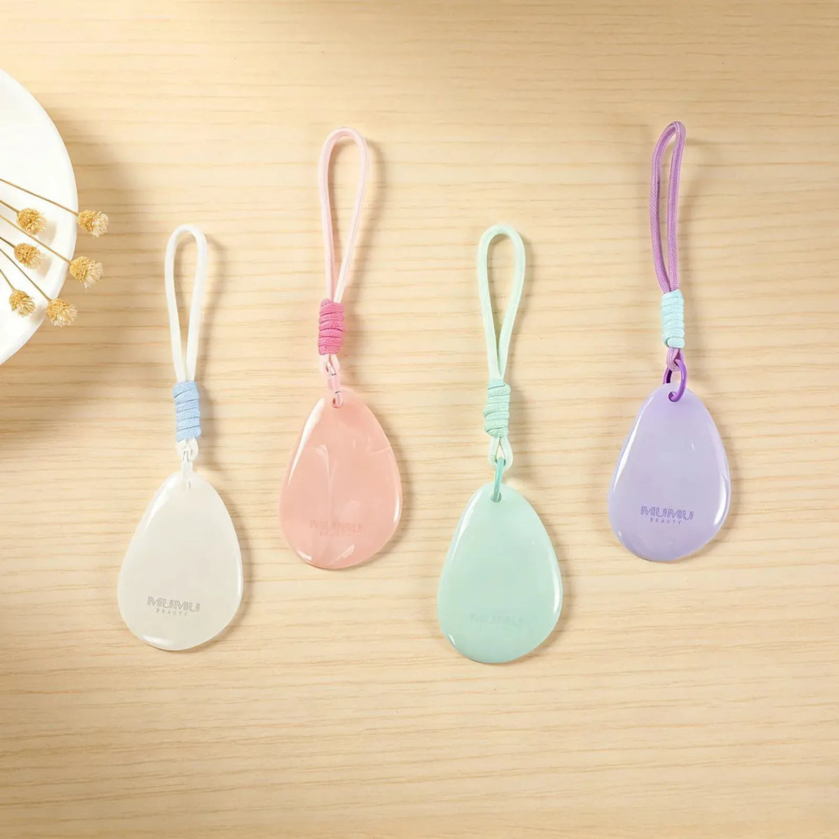 Mango geformter Mini Taschenspiegel in Lila quadratische Detailansicht