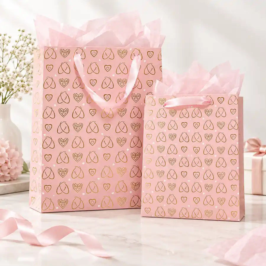 Rosa Geschenktaschen mit Herzfolienprägung in zwei Größen