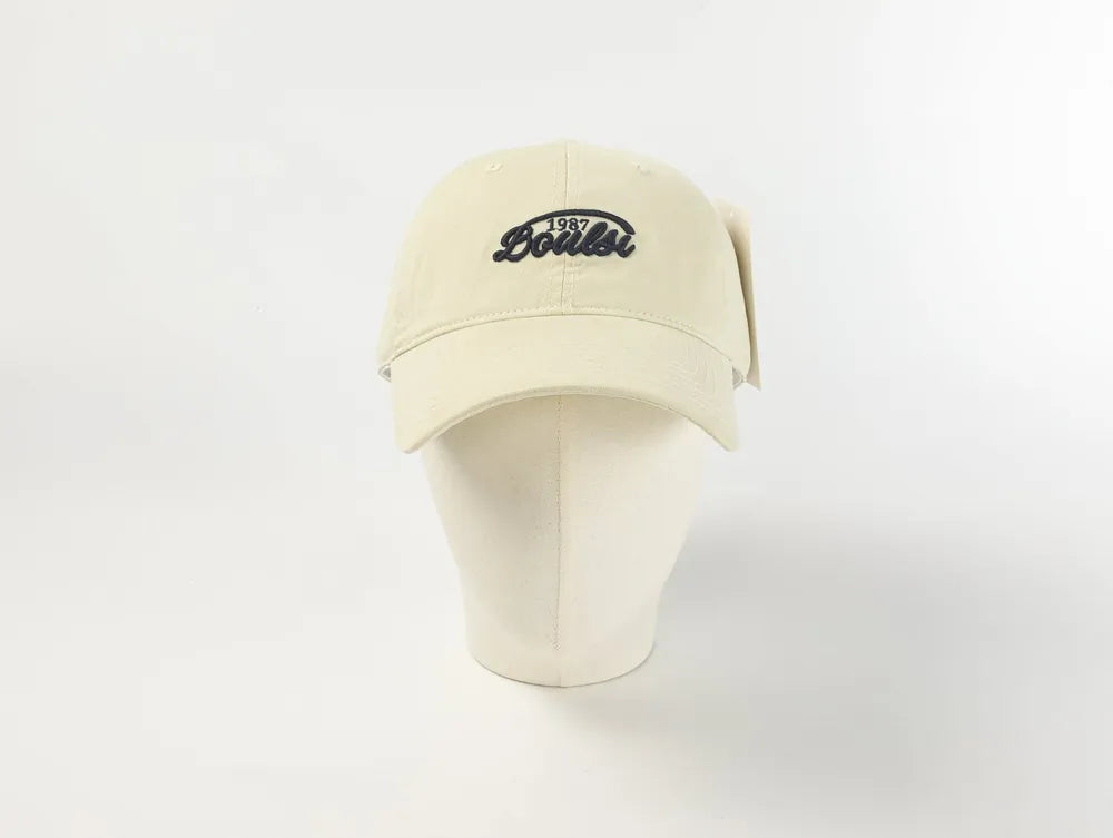 Beige Baseballcap im koreanischen Stil von vorne
