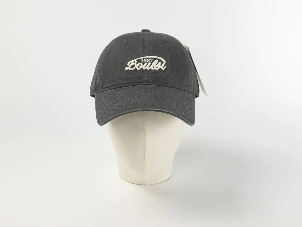 Graue Baseballcap im koreanischen Stil von vorne