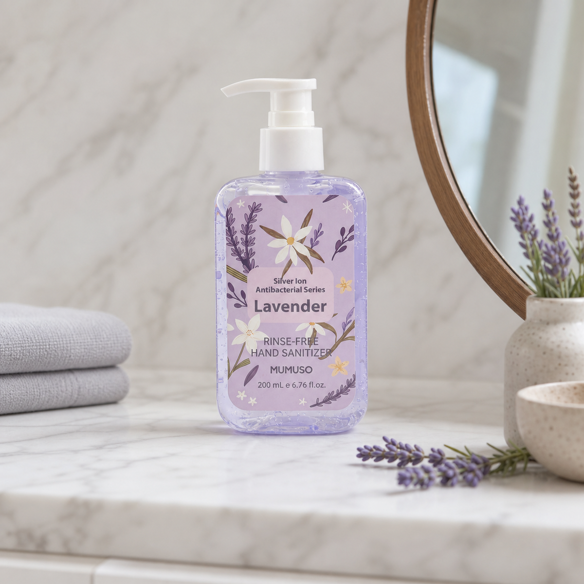 MUMUSO Silver Ion Handdesinfektionsgel Lavender 200 ml in einer hellen Badezimmerszene