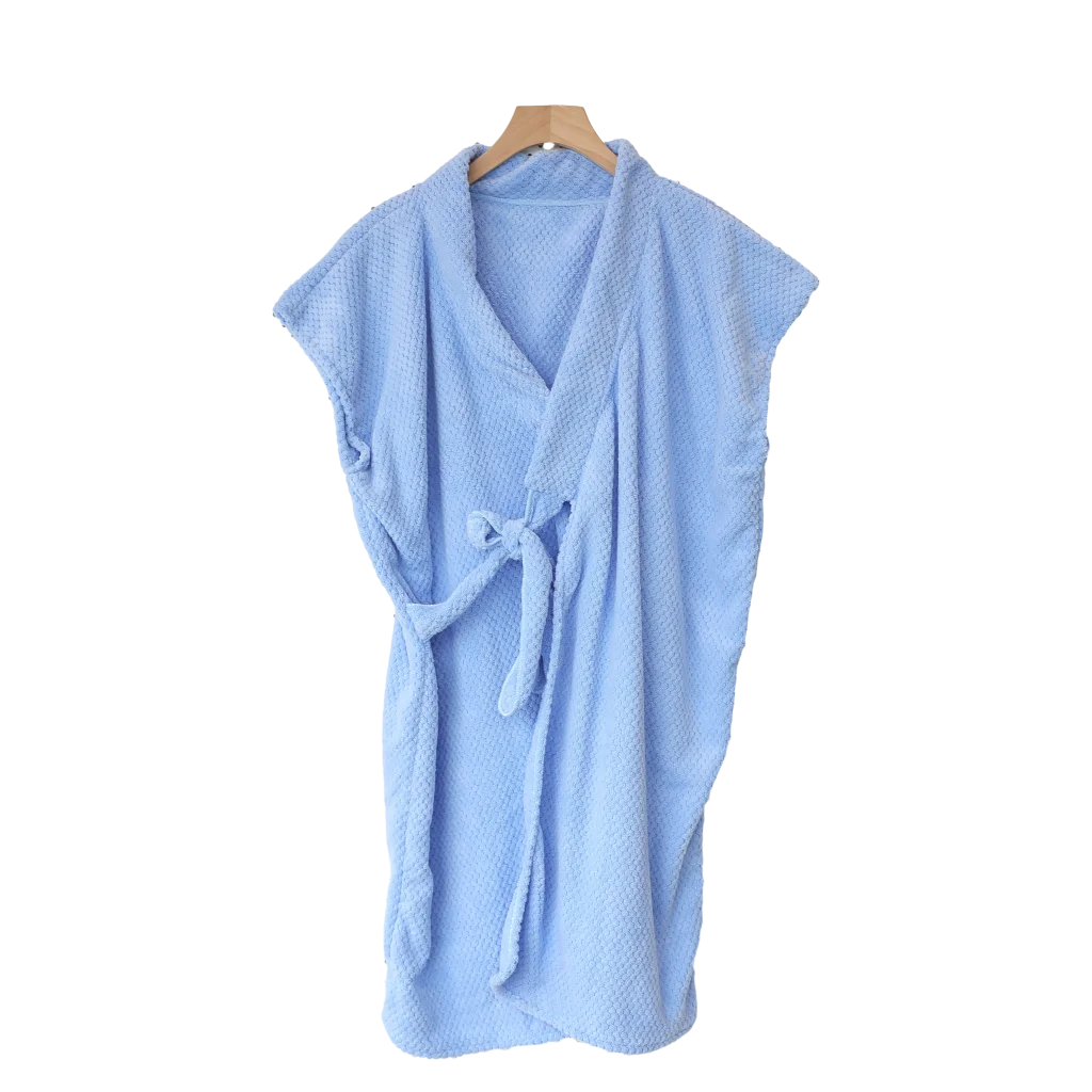 Langer Bademantel aus strukturiertem Polyester-Polyamid, mit kurzen Ärmeln (Blau)